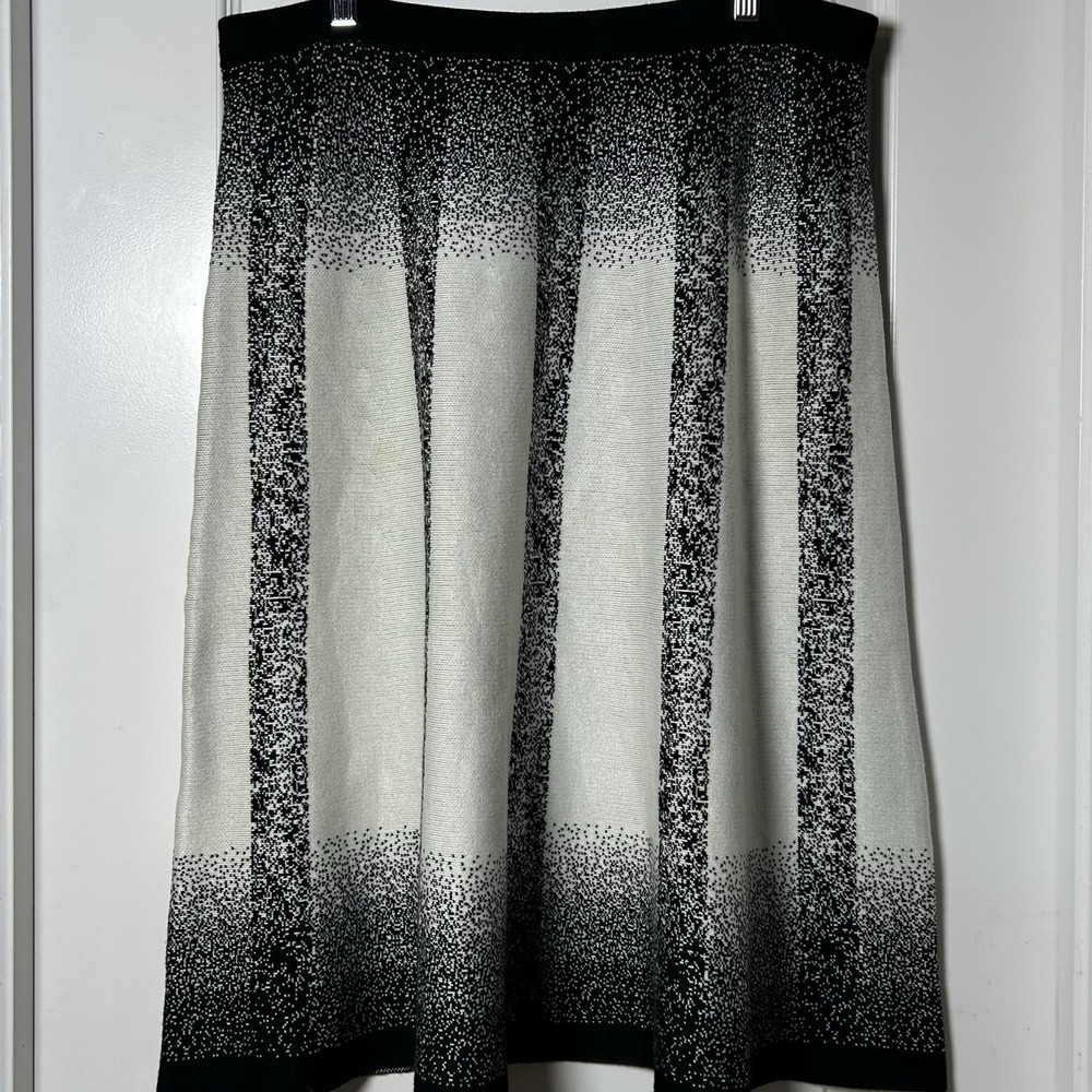 NYCC Black Ivory Ombre Panel Knit Stretch A-Line Midi Skirt Artsy Eclectic Style